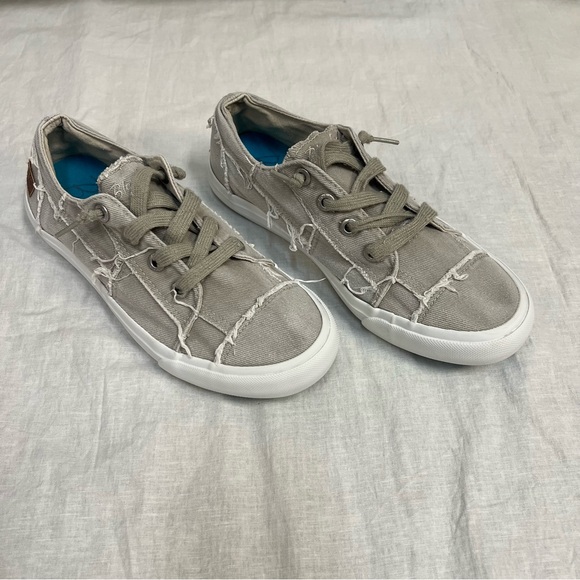 Blowfish Malibu Sneakers Taupe Laced Slip on Shoes Frayed Women’s Size 10 - Picture 1 of 13